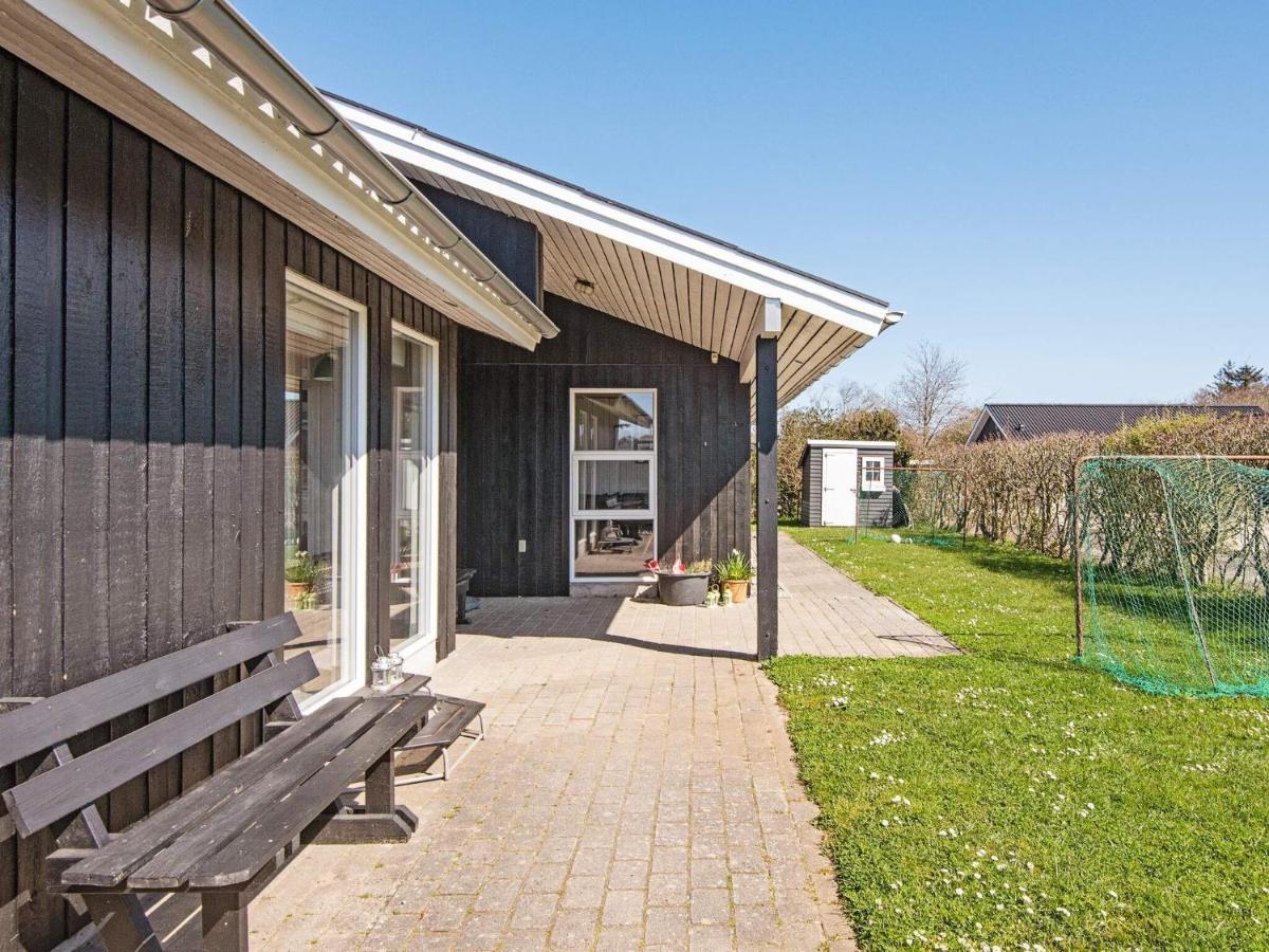 9 Person Holiday Home In Juelsminde Sonderby  Екстериор снимка